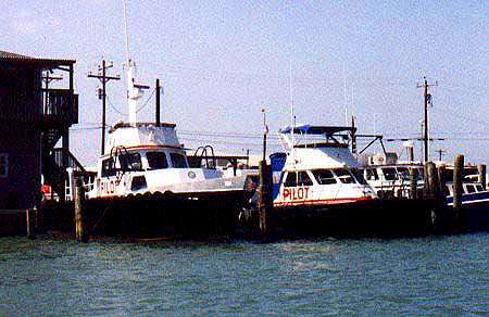 pilotboat.jpg (65489 bytes)