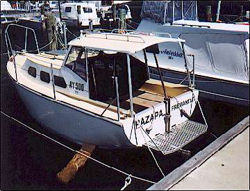 Pazapa_docked.jpg (26187 bytes)