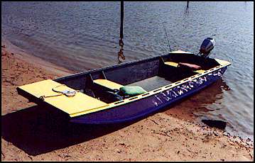 jonsboat.jpg (19497 bytes)