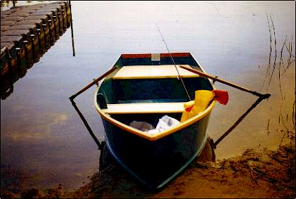 pointyskiff.jpg (19357 bytes)